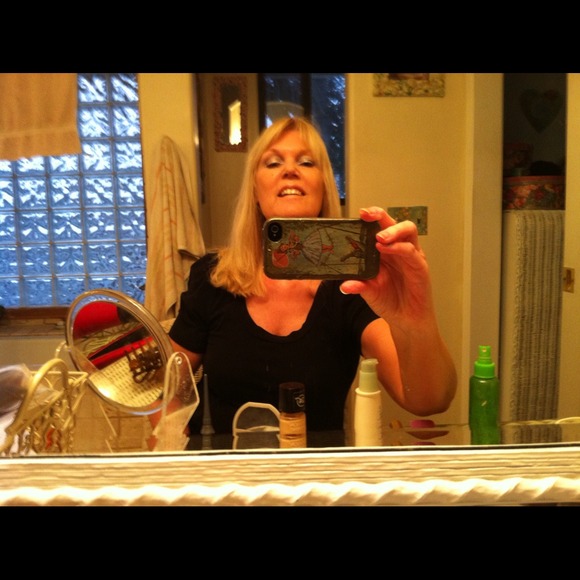 Profile Picture of Margot Lacey (@margot55) on Poshmark