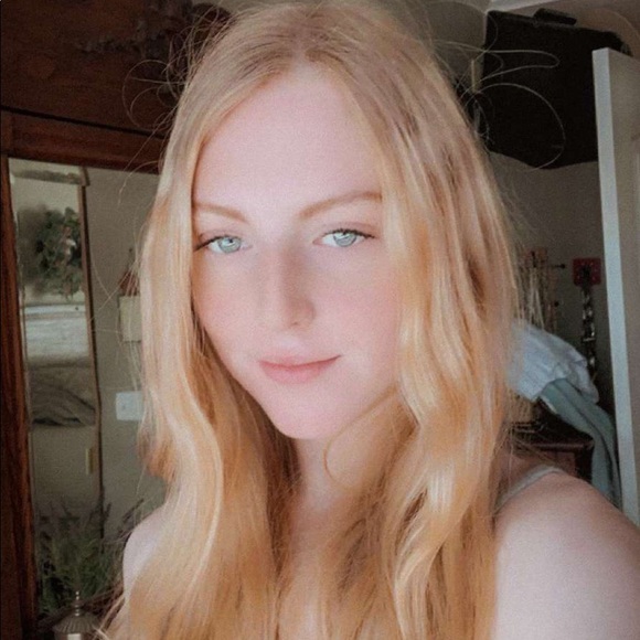 Profile Picture of Erica Nuss (@ericamariestyle) on Poshmark