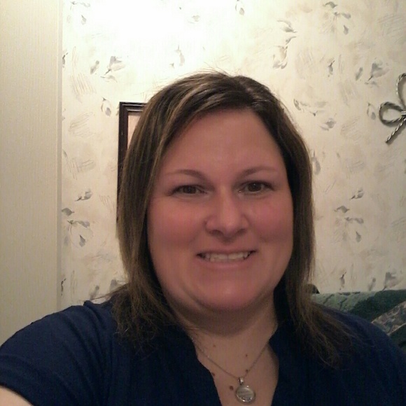 Profile Picture of Jessica Huffman (@jess122482) on Poshmark