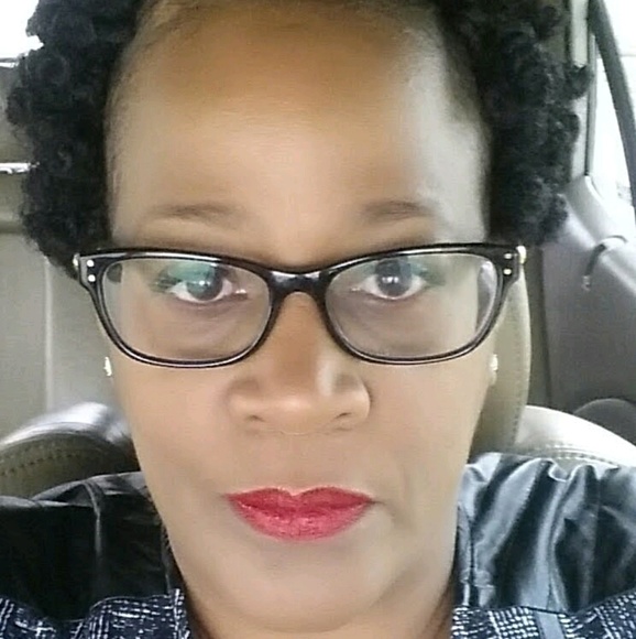 Profile Picture of Beverly Adams (@bevadams) on Poshmark