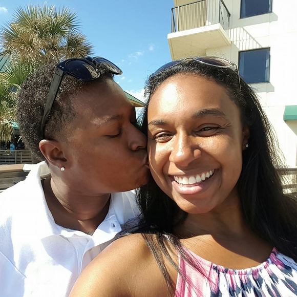 Profile Picture of April Saunders (@saunders1306) on Poshmark