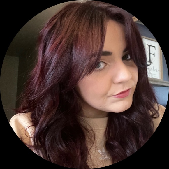 Profile Picture of Gianna Fowler (@gvelazquez1113) on Poshmark