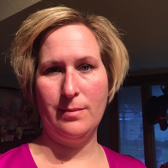 Profile Picture of Jolynn Williams (@joturner78) on Poshmark