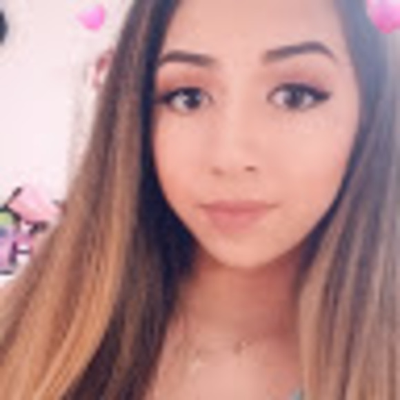 Profile Picture of Grace Chew (@graciechew88) on Poshmark