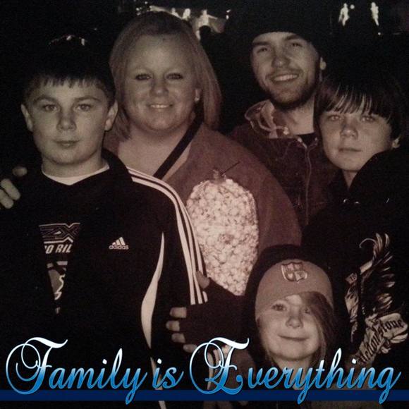 Profile Picture of Andrew Baird (@drewski_logar) on Poshmark