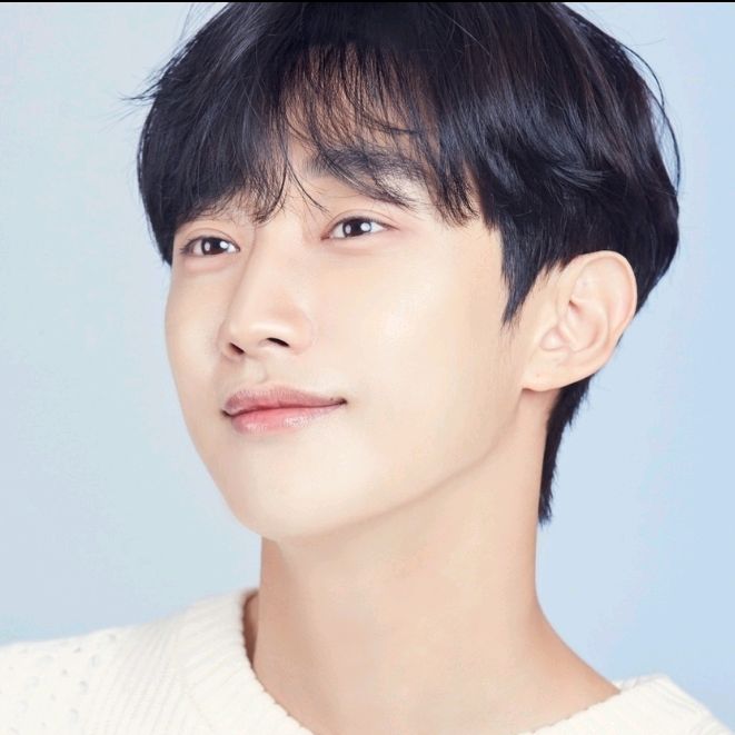 Profile Picture of JINYOUNG (@jinyoung_official) on Tiktok