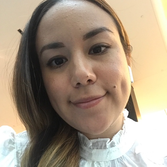 Profile Picture of Angela Corsino (@angiecorsino) on Poshmark