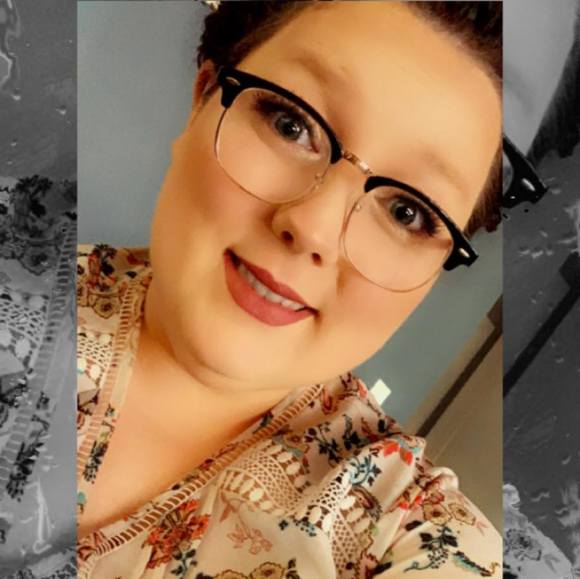 Profile Picture of Ashley Motto (@ashleymotto) on Poshmark