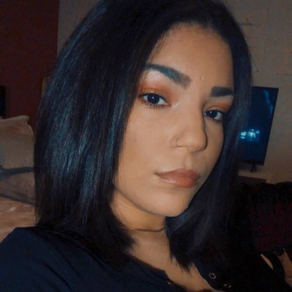 Profile Picture of Vanessa Treece (@moonzzzx) on Poshmark