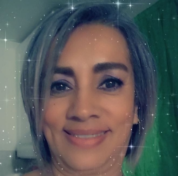 Profile Picture of Rosa Gonzalez (@glezzrosaloera) on Poshmark