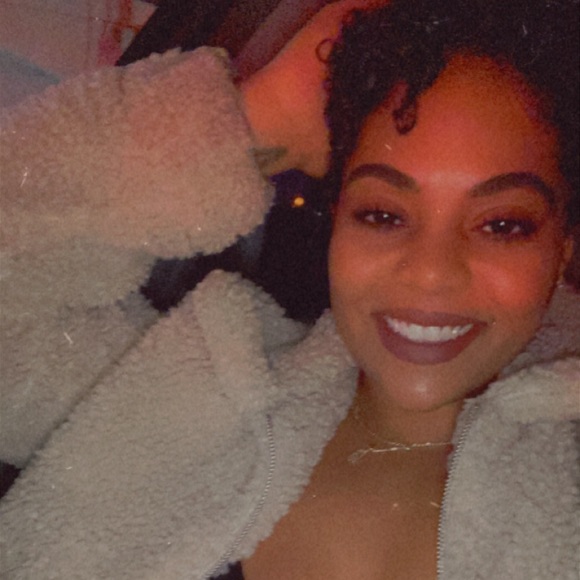 Profile Picture of Katherine Jaquez (@katherinejaq530) on Poshmark