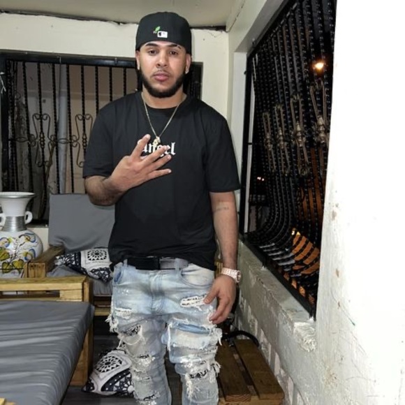 Profile Picture of Adonis Reyes jr. (@reyesadonis1998) on Poshmark