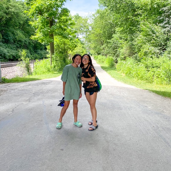 Profile Picture of Joyce Yoon (@joyceyoon554) on Poshmark