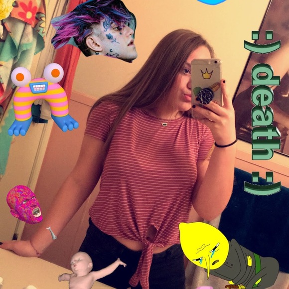 Profile Picture of Chloee Kupinski (@chloeekupinski) on Poshmark