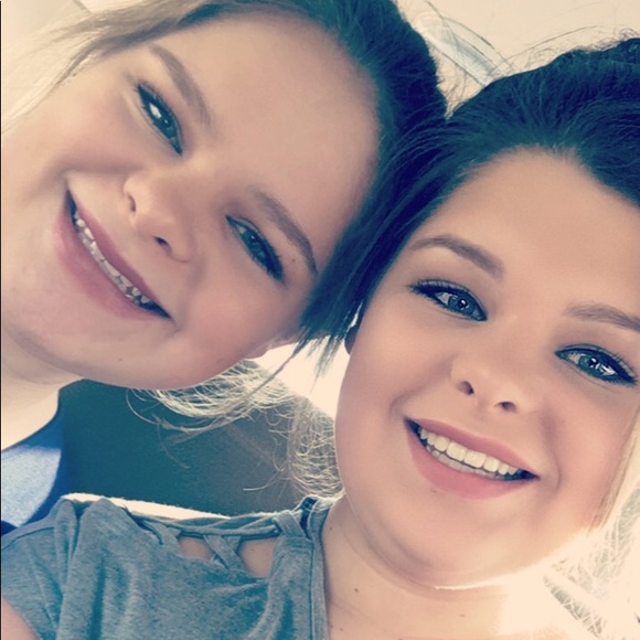 Profile Picture of Hailey Warnell (@hailey_warnell) on Poshmark