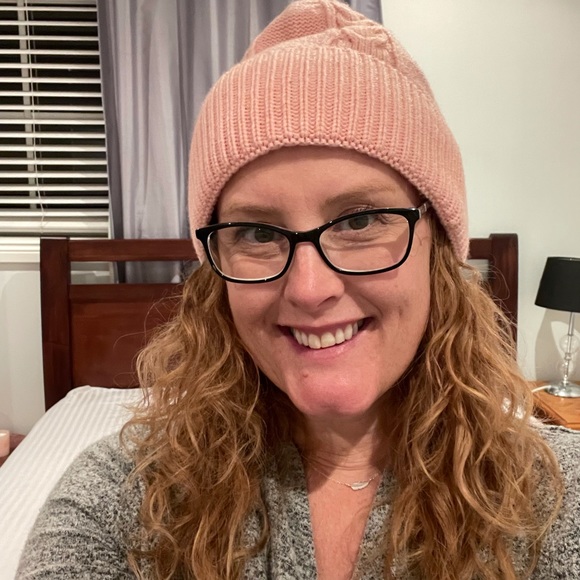 Profile Picture of Nicole Easey (@nicole_e73) on Poshmark