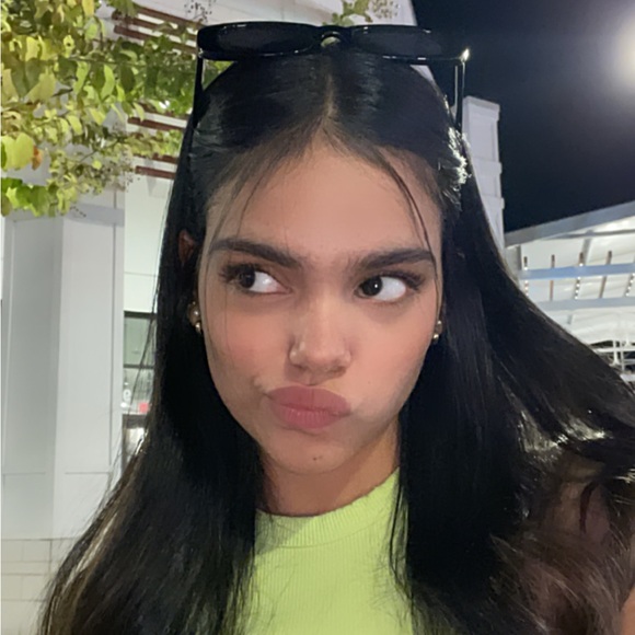 Profile Picture of Daniela nicoll Bustillo mairena (@nbmairena4) on Poshmark