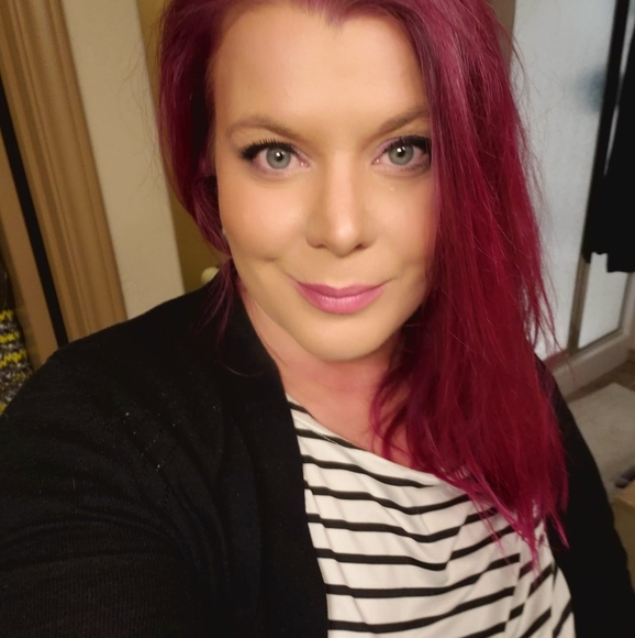 Profile Picture of Christina Goldsmith (@cngoldsmith) on Poshmark