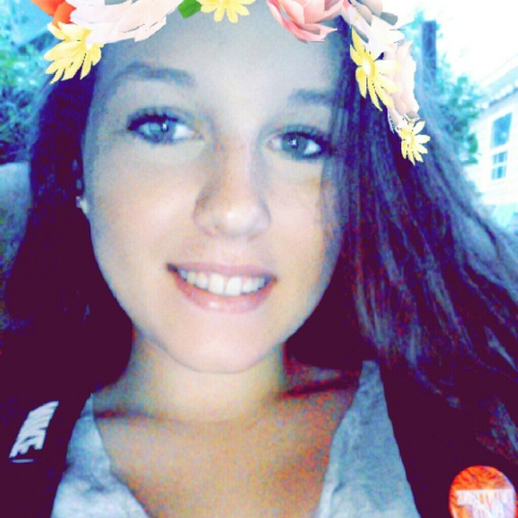 Profile Picture of Alison Moore (@alison4194) on Poshmark