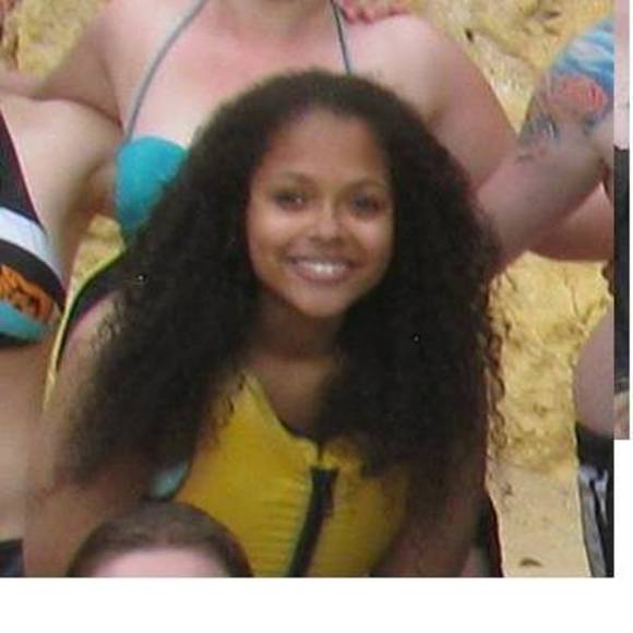 Profile Picture of Lissette Palestro (@lessiiiee) on Poshmark