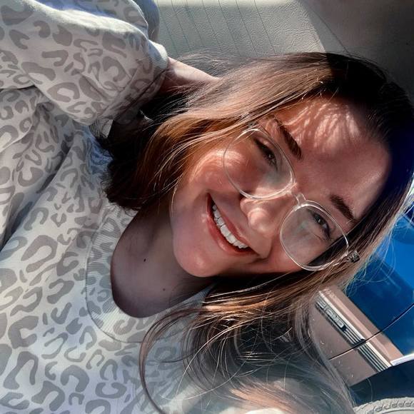 Profile Picture of Hailey Armstrong (@haileyarmstr958) on Poshmark