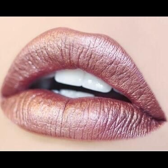 Profile Picture of Tricia Hartnell (@penelope0216) on Poshmark