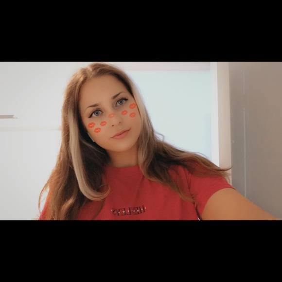 Profile Picture of Isabella Ranieri (@i_ranieri) on Poshmark