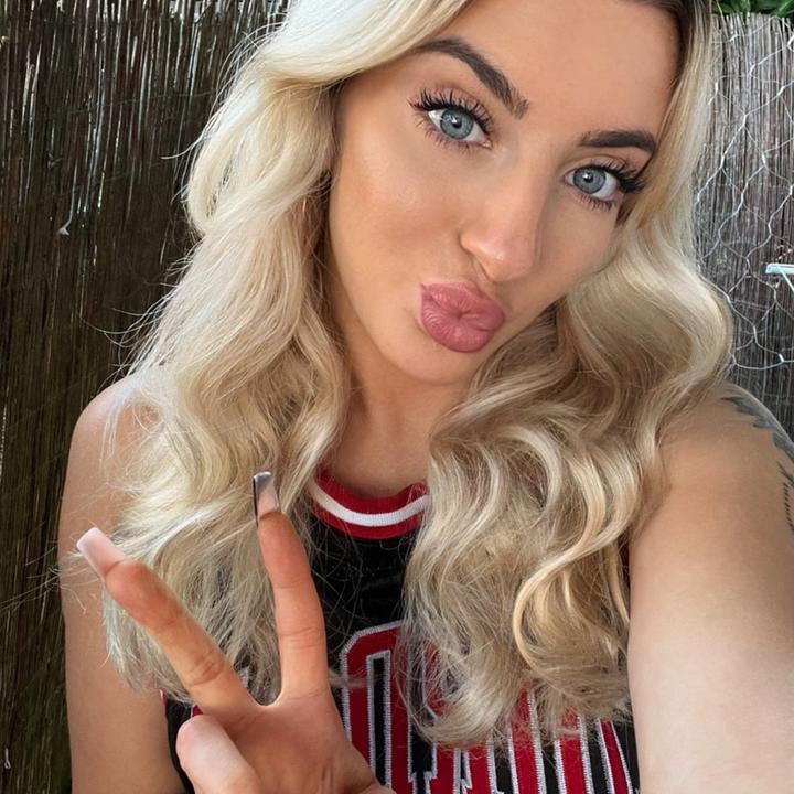 Profile Picture of Amy (@amythejournalist) on Tiktok