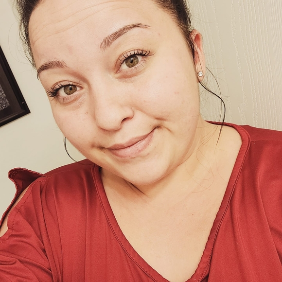 Profile Picture of Jessica Seaback (@jessicaseaback) on Poshmark