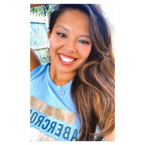 Profile Picture of Nataly Bedoya (@natmb86) on Poshmark