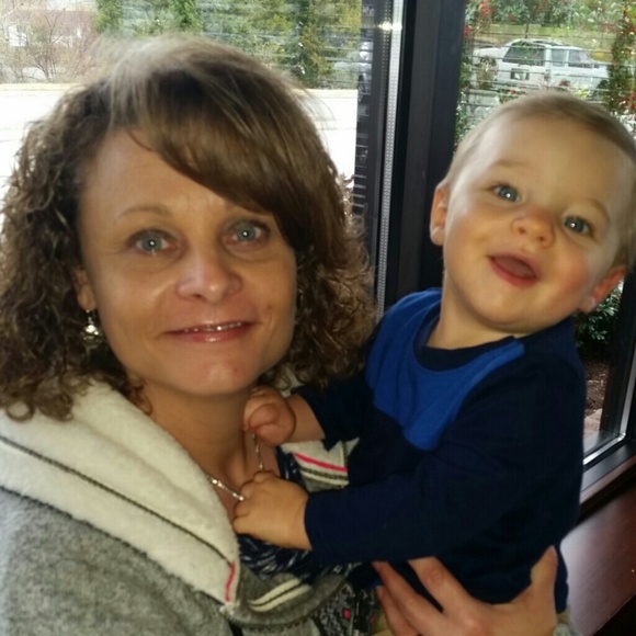 Profile Picture of Shanda Neal (@shandaneal) on Poshmark