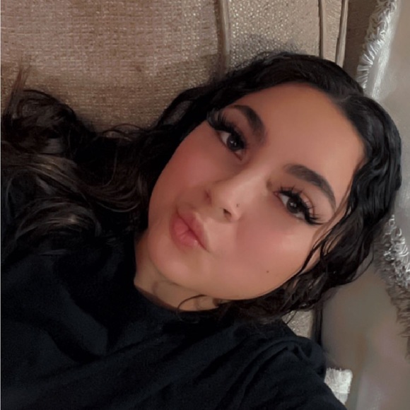 Profile Picture of Joney Servantes (@jservantes196) on Poshmark