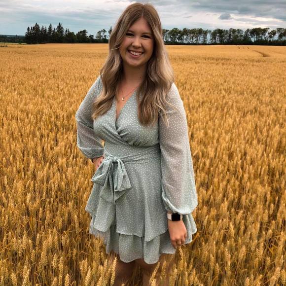 Profile Picture of Victoria Vandervelden (@vvandervelden) on Poshmark