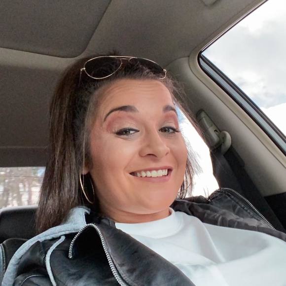 Profile Picture of Alice Rowell (@aligee7) on Poshmark