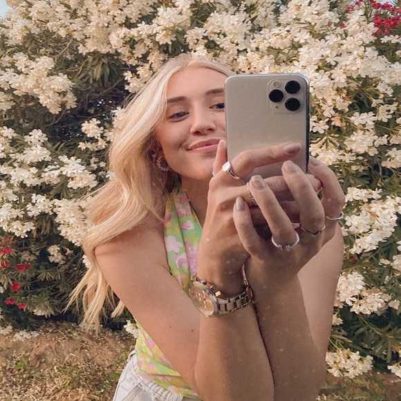 Profile Picture of Hannah Ludwig (@hannah_ludwig) on Poshmark