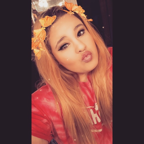 Profile Picture of Nicolle Taravella (@nicolle9) on Poshmark