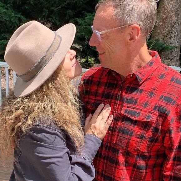 Profile Picture of Lisa Delamarter (@queendeli) on Poshmark