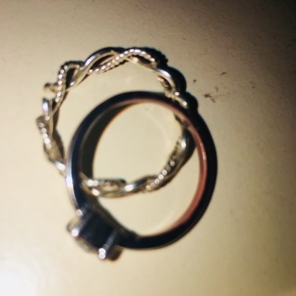 Profile Picture of Amanda Morejon (@amanditamorej) on Poshmark