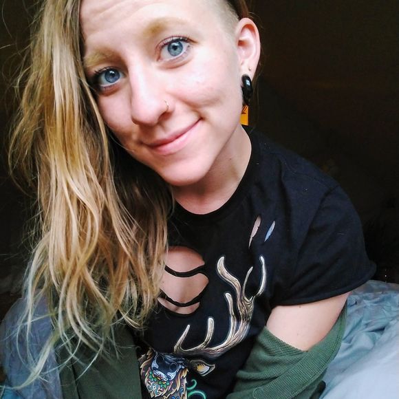 Profile Picture of Marissa Irish (@marissascottish) on Poshmark