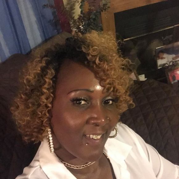 Profile Picture of Juanita Doiley (@juanitagdoiley) on Poshmark