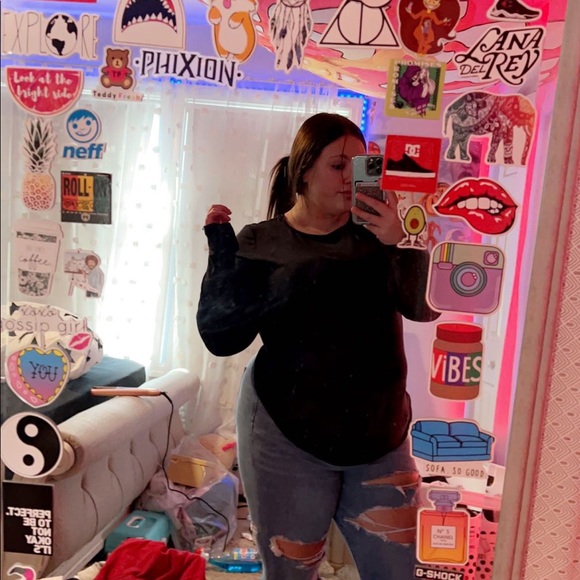 Profile Picture of Mia Sartori (@miasartori) on Poshmark