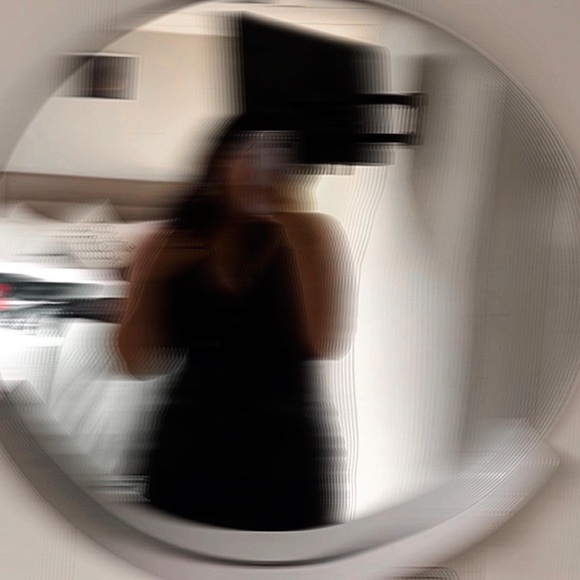 Profile Picture of Leah Scott (@leahscott1919) on Poshmark