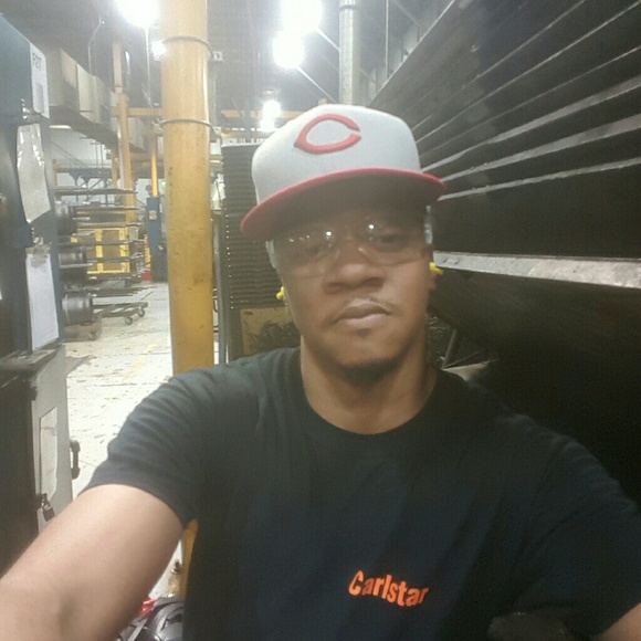 Profile Picture of Cameron Osler (@bigface1000) on Poshmark