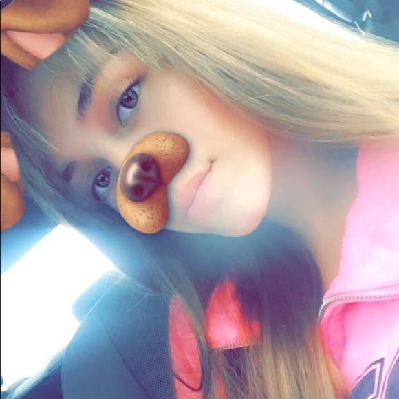 Profile Picture of Gabriella Harrell (@bellab26) on Poshmark