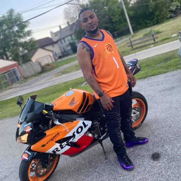 Profile Picture of Greg Castillo (@greg_castillo) on Poshmark