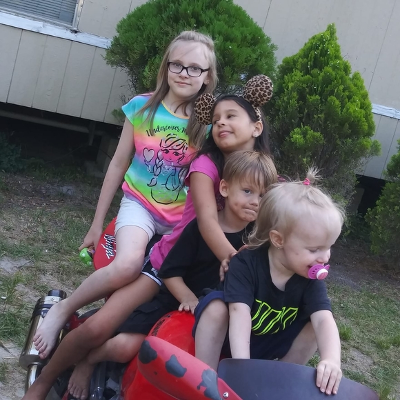 Profile Picture of Travis Dewitt (@travis312017) on Poshmark