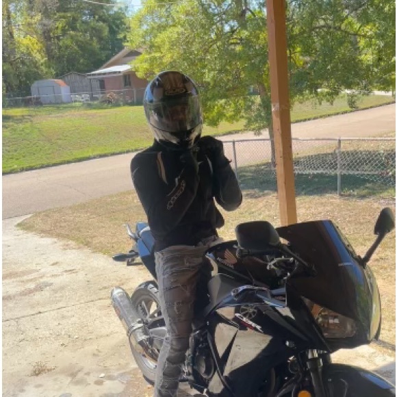 Profile Picture of Daniel Will (@danielwill104) on Poshmark