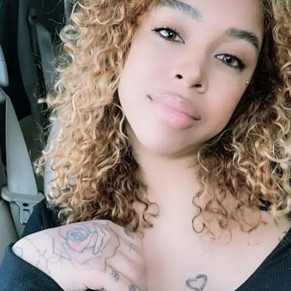 Profile Picture of Jenee Ramos (@sweetz973) on Poshmark