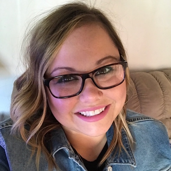 Profile Picture of Katie Blancato (@klbforever) on Poshmark