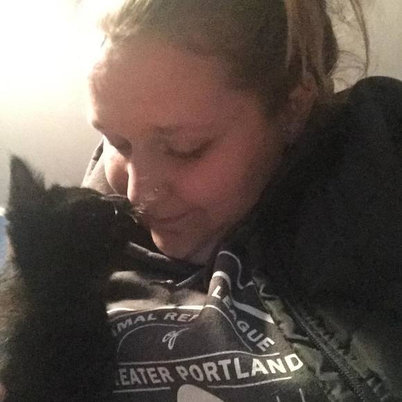 Profile Picture of Stephanni Thyng (@brooksiebruin19) on Poshmark